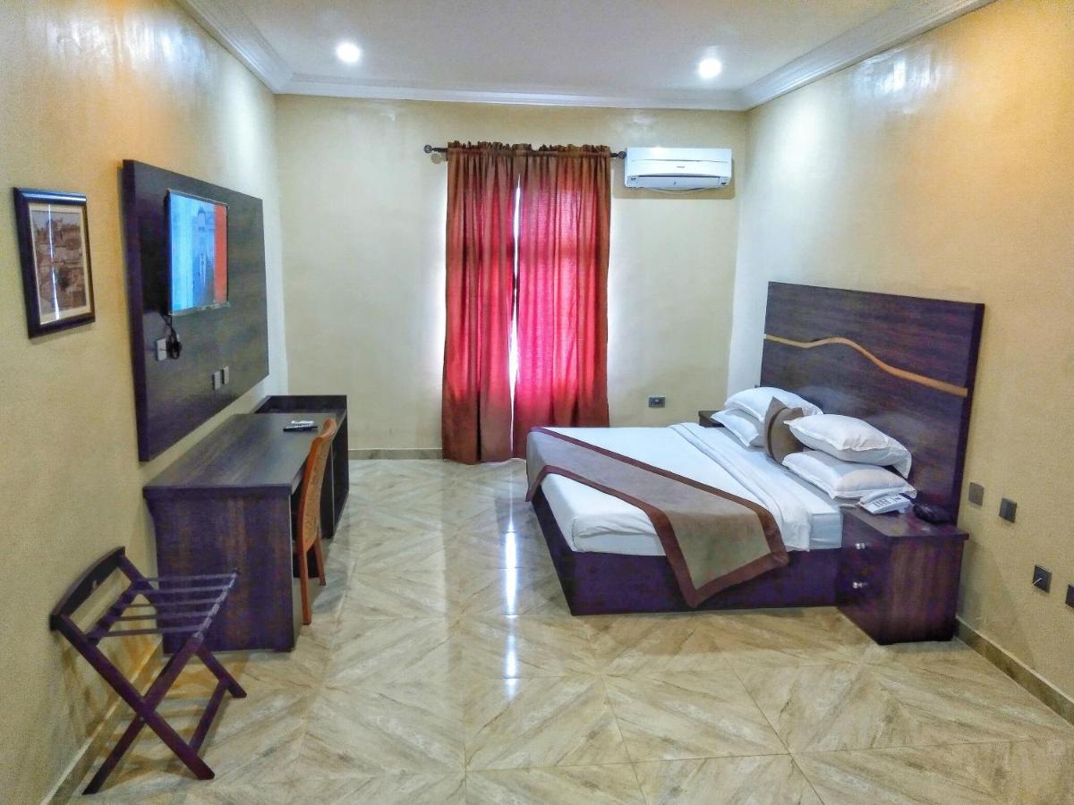 Wetland Hotel Ughelli Exterior photo